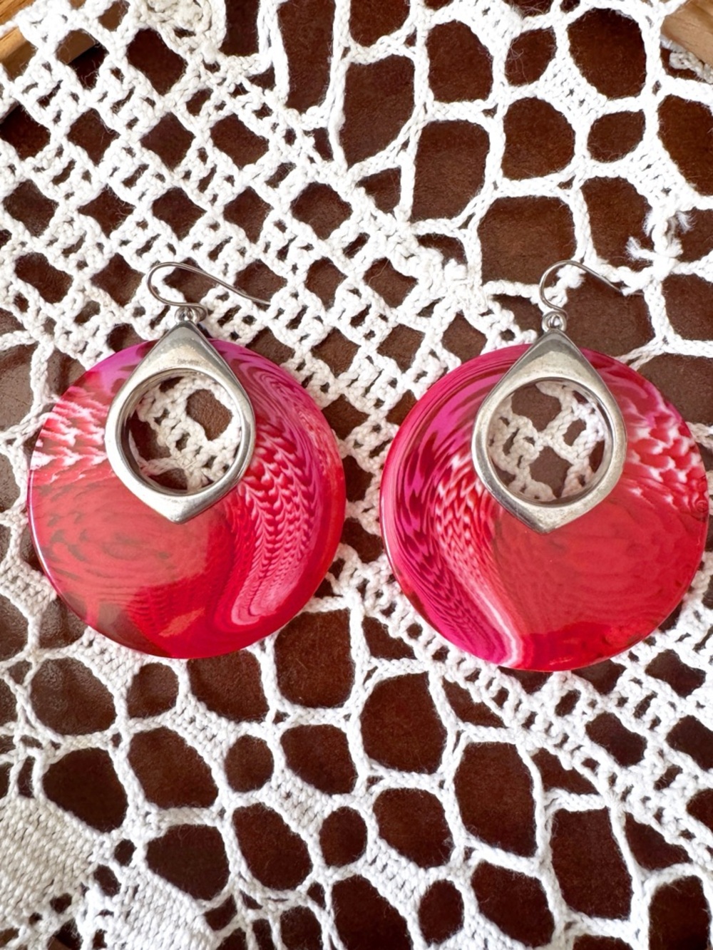 VINTAGE RED AND PINK MARBLE RESIN
DROP DANGLE EARRINGS